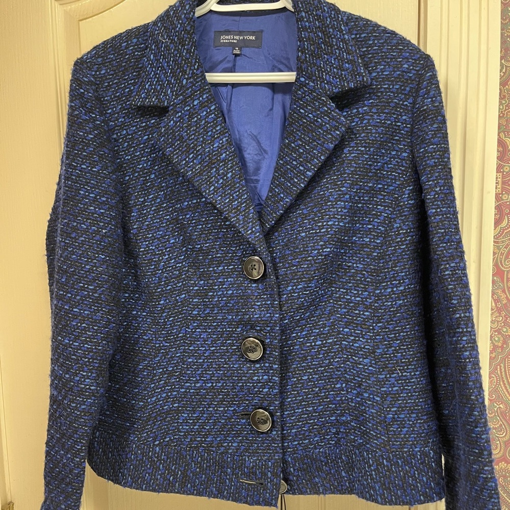 Dark blue/black suit jacket